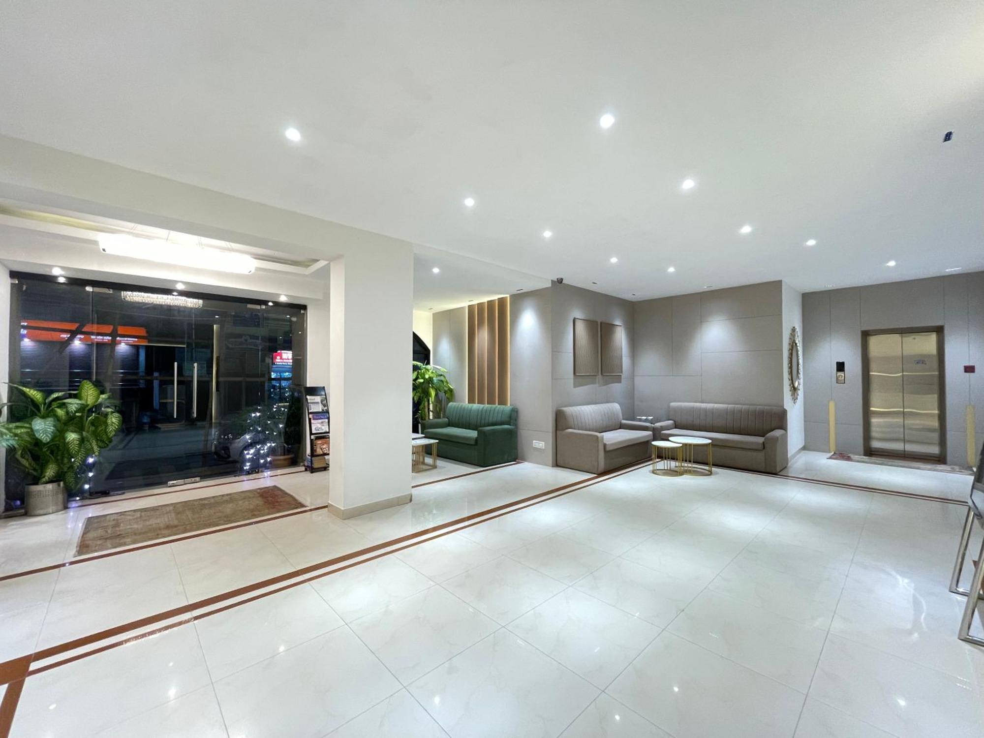 Hotel Prag Continental Guwahati Exterior foto