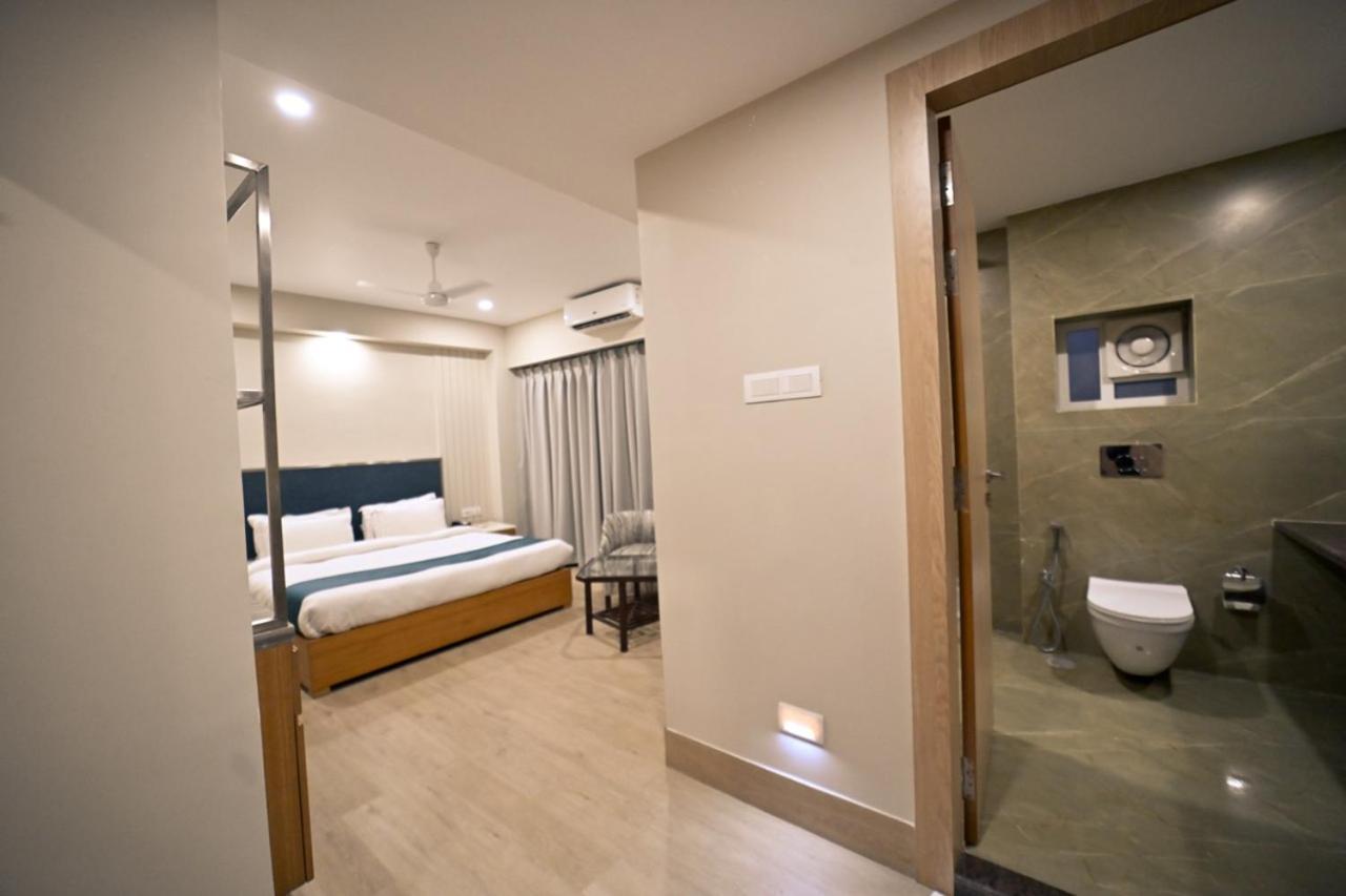 Hotel Prag Continental Guwahati Exterior foto