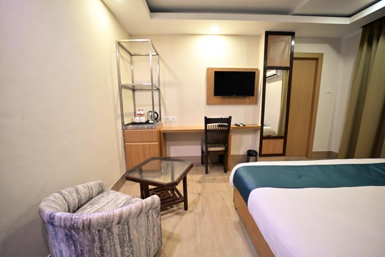 Hotel Prag Continental Guwahati Exterior foto