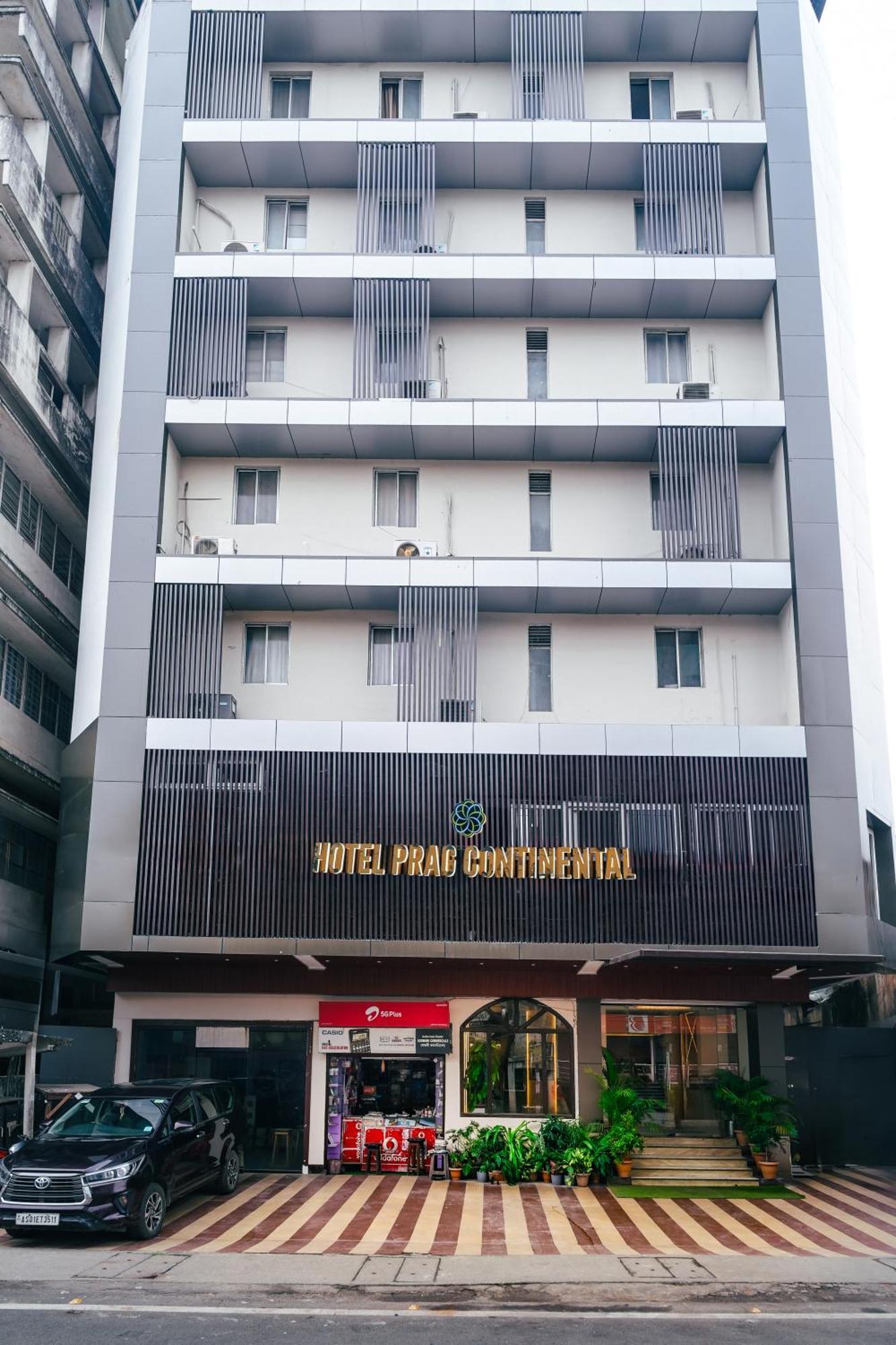 Hotel Prag Continental Guwahati Exterior foto