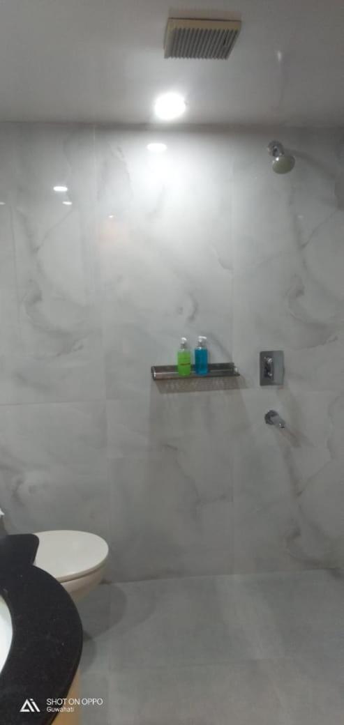Hotel Prag Continental Guwahati Exterior foto